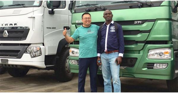 Un cliente del Congo visita TITAN y compra cabezas de tractor SINOTRUK Howo