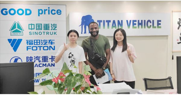 Cliente de Zimbabwe compró un remolque de plataforma plana de 2 ejes y 40 pies TITAN