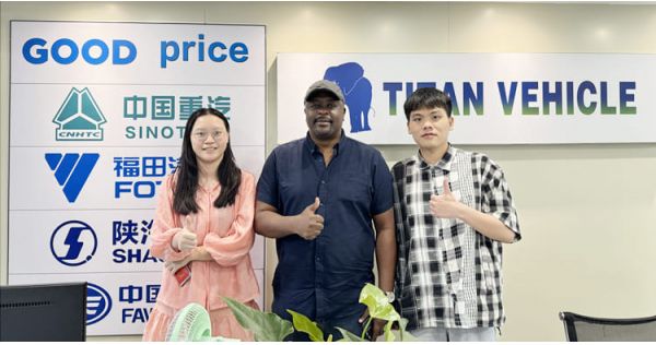 Los clientes de Guyana acuden a TITAN para realizar un pedido de un remolque Lowboy de cuello de cisne plegable