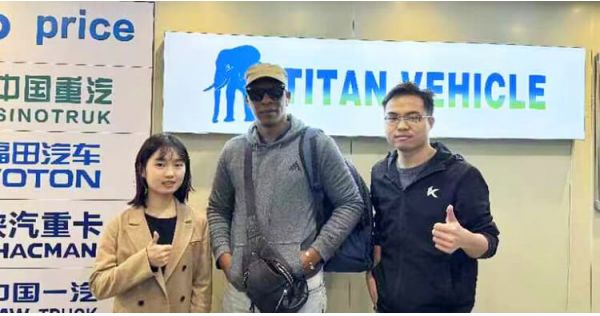 Clientes de Tanzania visitaron TITAN VEHICLE para comprar un remolque de plataforma