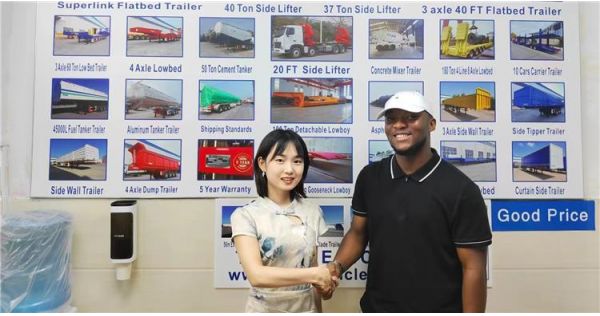 Cliente de Guinea compra remolque cisterna de combustible de 80CBM y gana 1000 USD en un día