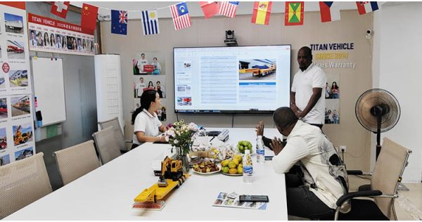 Un agente de Tanzania compró remolques de plataforma baja de 3 ejes para transporte de TITAN VEHICLE