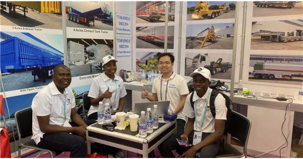 Un cliente de Tanzania realizó un pedido de un semirremolque de plataforma en la Feria de Cantón