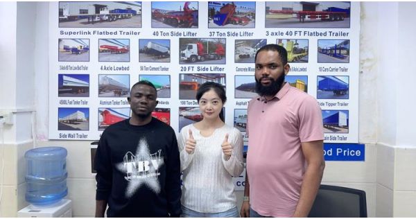 Los clientes nigerianos acuden a TITAN para comprar un remolque RGN de ​​2 ejes
