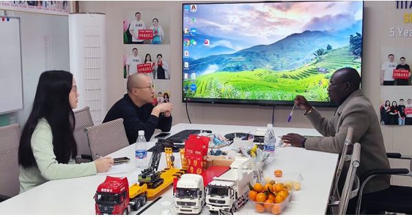 Un cliente de Zambia compró con éxito un remolque de plataforma baja de 3 ejes de Titan