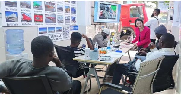 Los clientes de Tanzania acudieron a Titan para comprar un camión tractor Howo usado