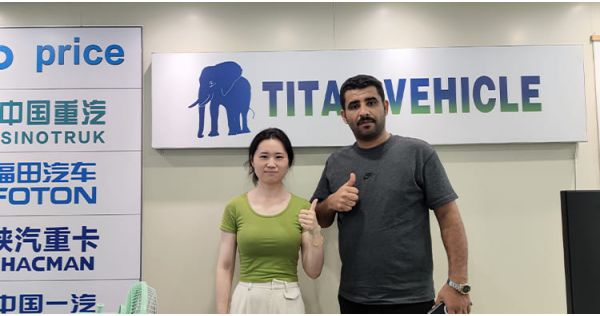 Clientes de Tanzania acudieron a Titan para comprar un semirremolque de plataforma de 40 pies