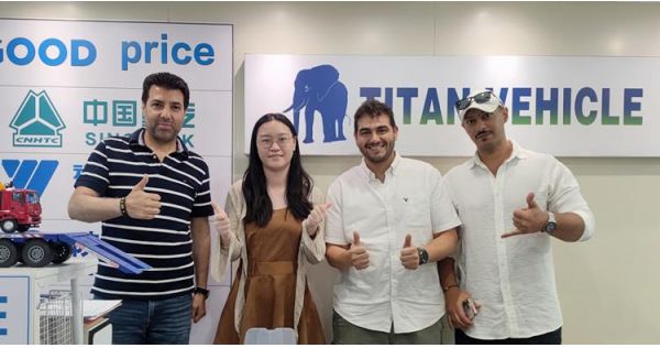 Clientes argentinos visitaron TITAN para comprar trailer modular