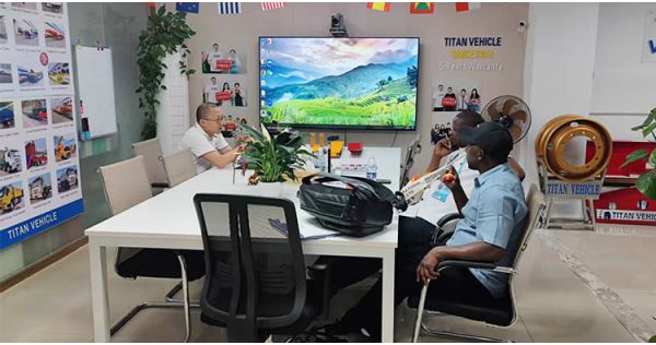 Un cliente de Zambia compró un remolque con volquete trasero de Titan