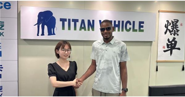 ¿Por qué los clientes de Jamaica compran el remolque volquete portacontenedores TITAN de 20 pies?