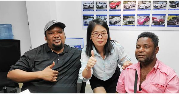 Clientes de Zimbabue acudieron a Titan para adquirir semirremolques de volteo pesados de 40 CBM