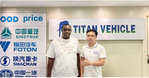 Clientes de Nigeria adquirieron un remolque cisterna de betún de 3 ejes en el sitio.