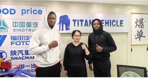 Clientes nigerianos visitan TITAN para comprar el trailer de Separación