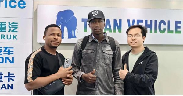 Un cliente de Tanzania visitó y compró un remolque de plataforma de 40 pies