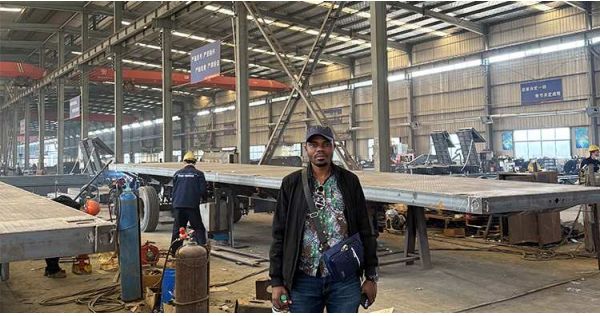 Customers from Zambia Visited Our Factory to Buy the Flatbed Trailers