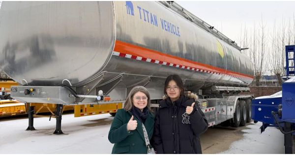 Cliente chileno visita TITAN para comprar remolque cisterna de combustible de aluminio