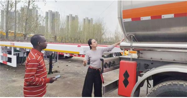 Un cliente de Zimbabue adquirió con éxito un remolque cisterna de aluminio.