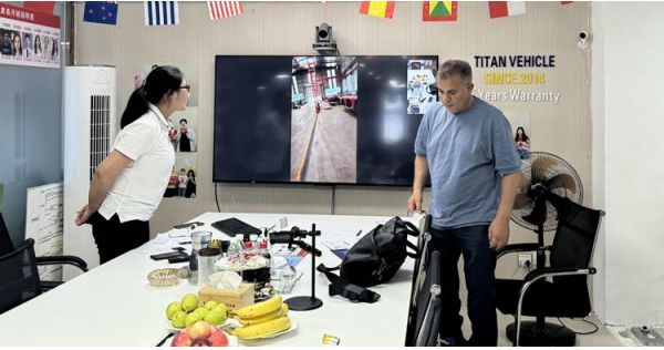 Cliente mexicano visitó TITAN para comprar trailer modular