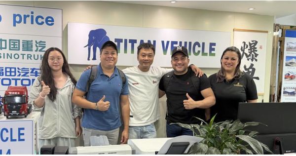 Clientes venezolanos visitan TITAN para comprar chasis de contenedores