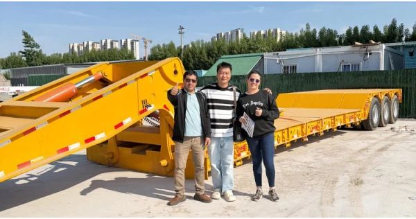 Clientes mexicanos visitan TITAN para comprar el tráiler Lowboy Gooseneck