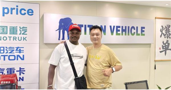 Clientes de Mali acudieron a TITAN y compraron un remolque cisterna de combustible de 3 ejes y 45000 litros.