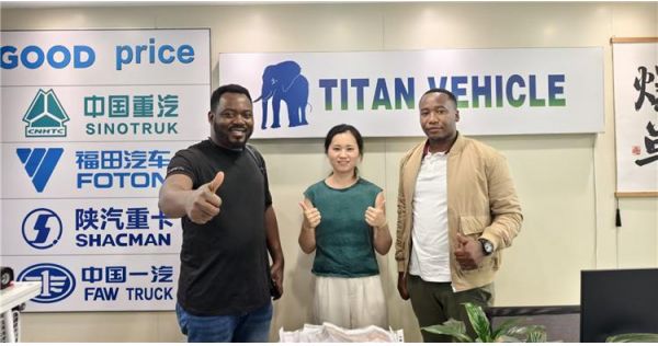 Un cliente de Guinea compró un semirremolque para cercas de 4 ejes.