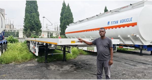 Un cliente de Dar es Salaam visitó TITAN para comprar un semirremolque de plataforma plana.