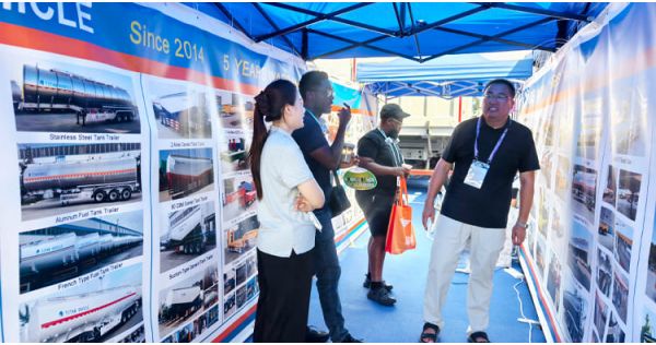 Clientes de Dar es Salaam encargaron remolques de plataforma plana tras la Feria de Cantón.