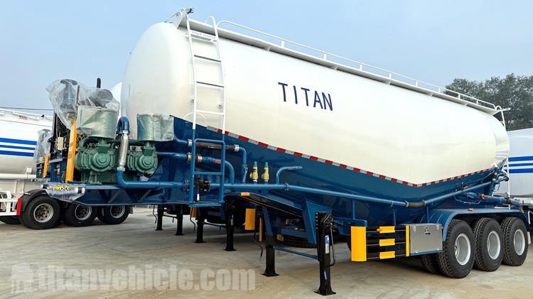 Un cliente de Etiopía visita TITAN para negociar un remolque cisterna de cemento