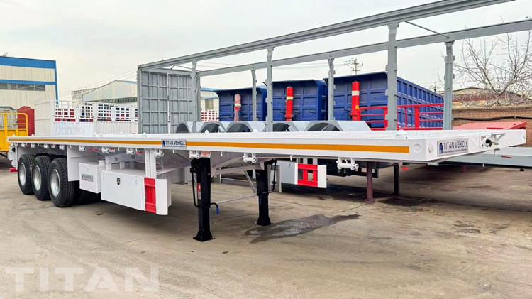 Remolque de plataforma de tres ejes TITAN de 30 toneladas en venta en Senegal