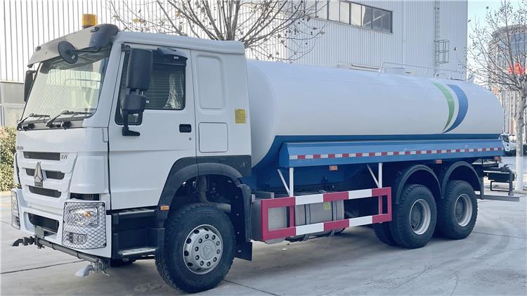Cami&oacute;n cisterna de agua Sinotruk Howo 6x4 en venta en Turkmenist&aacute;n