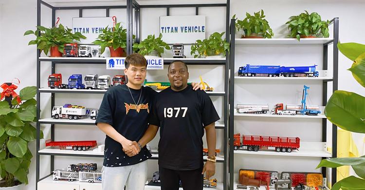 &iexcl;Felicitaciones! Un cliente de Senegal compr&oacute; un semirremolque con valla de 4 ejes TITAN