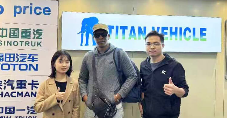 Clientes de Tanzania visitaron TITAN VEHICLE para comprar un remolque de plataforma