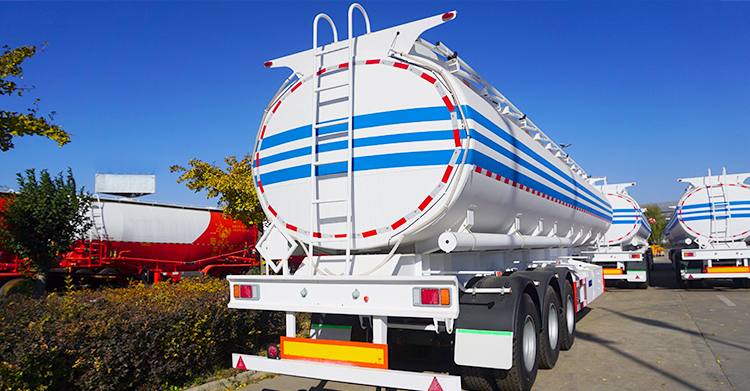 Remolque cisterna de combustible de 3 ejes en venta en Zambia