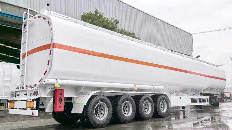 Remolque cisterna de combustible de cuello de cisne de 4 ejes a la venta en Jamaica