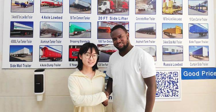 Un cliente de Nigeria visita TITAN para adquirir un remolque de cuello de cisne desmontable de dos ejes