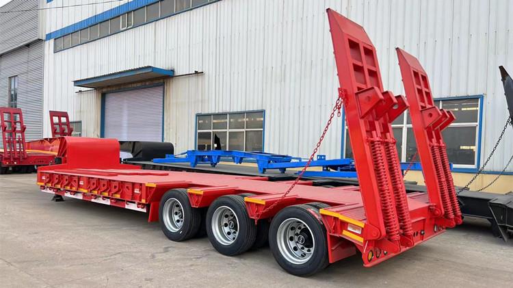 Semirremolque de plataforma baja de 3 ejes en venta en Tanzania