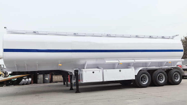 Remolque cisterna para combustible di&eacute;sel de 70.000 litros en venta en Mali