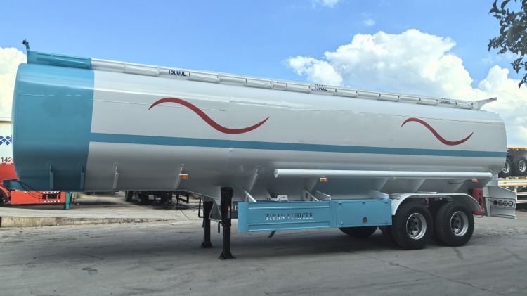 Remolque cisterna di&eacute;sel en venta en el Congo