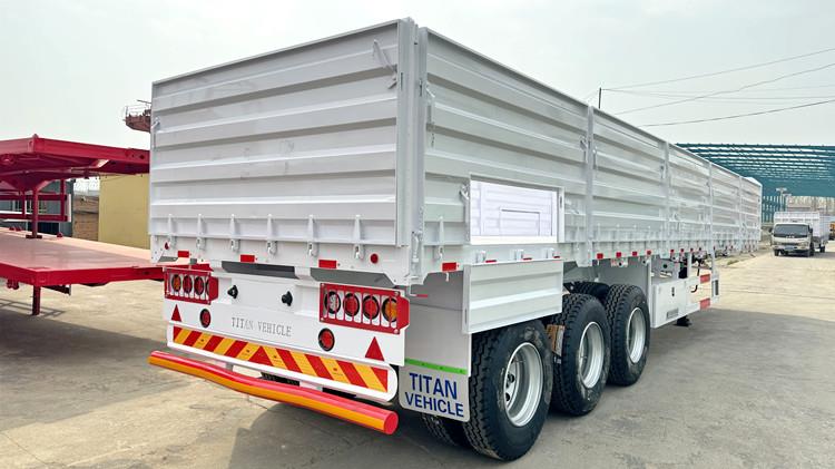 Cliente de Zimbabwe visita TITAN para adquirir un trieje con placa