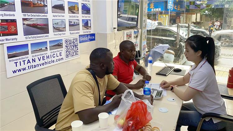 Remolque de plataforma baja de 3 l&iacute;neas y 6 ejes en venta en Ghana
