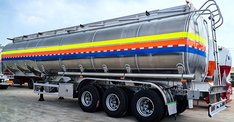 Remolque cisterna de aluminio en venta en Antigua y Abunda