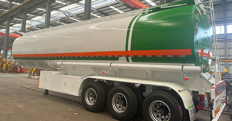 Remolque cisterna de combustible de 3 ejes en venta en Senegal