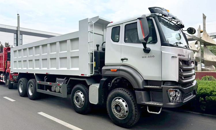Cliente de Nigeria compra camión volquete Sinotruk Howo de TITAN Vehicle