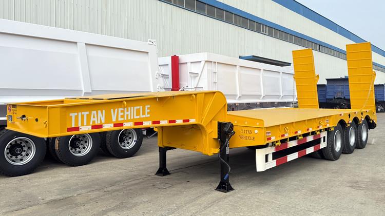 Remolque de plataforma baja TITAN para transporte de excavadoras en Namibia