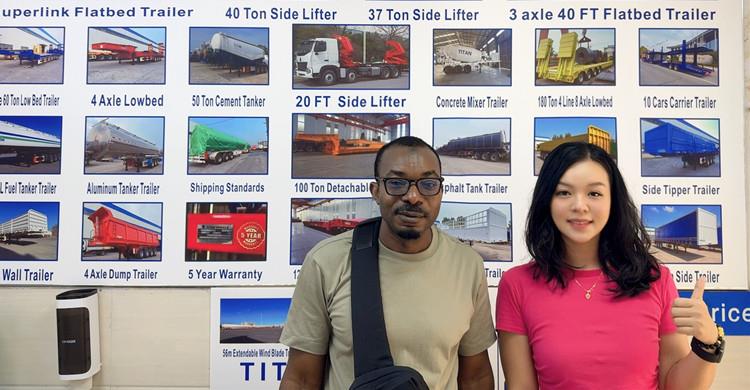Cliente de Angola visita TITAN para comprar remolque de plataforma baja de tres ejes