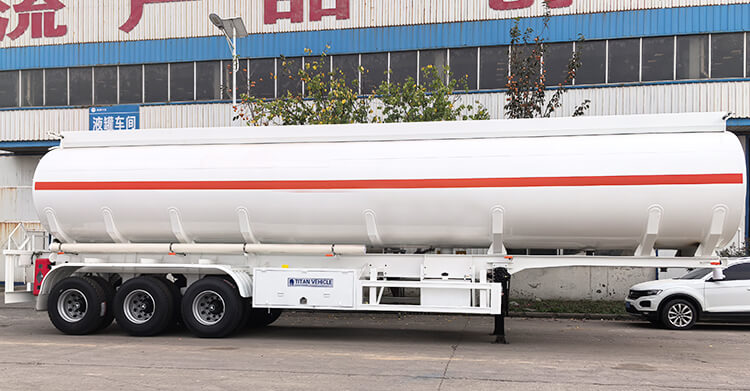 Remolque cisterna de combustible de 3 ejes en venta en Burkina Faso