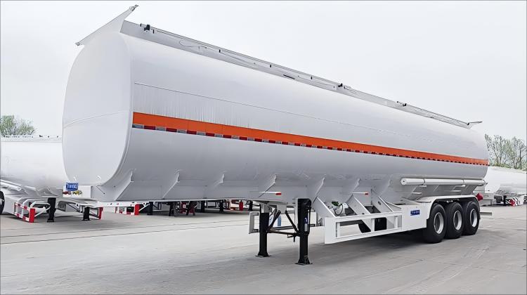 Remolque cisterna de combustible de 42000 litros en venta en Rep&uacute;blica Dominicana