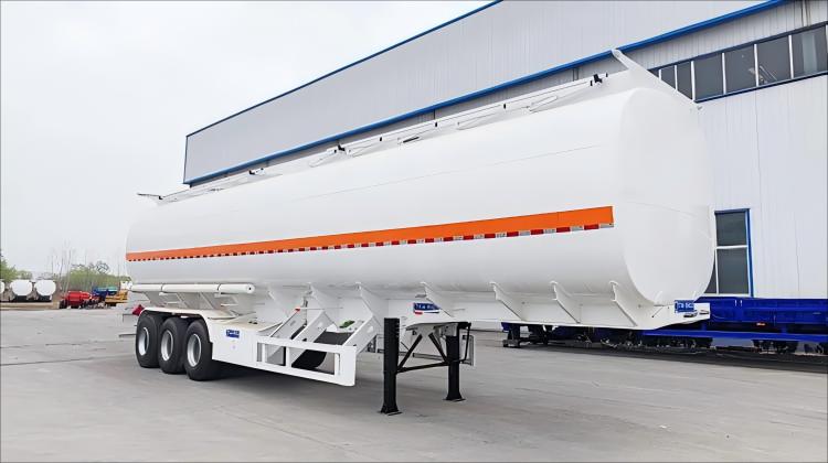 Remolque cisterna de combustible de 42000 litros en venta en Rep&uacute;blica Dominicana