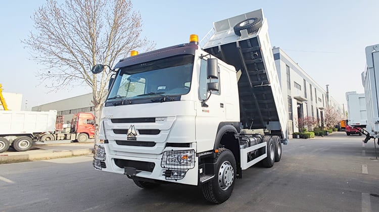Cami&oacute;n volquete Howo 6x4 en venta en Mozambique